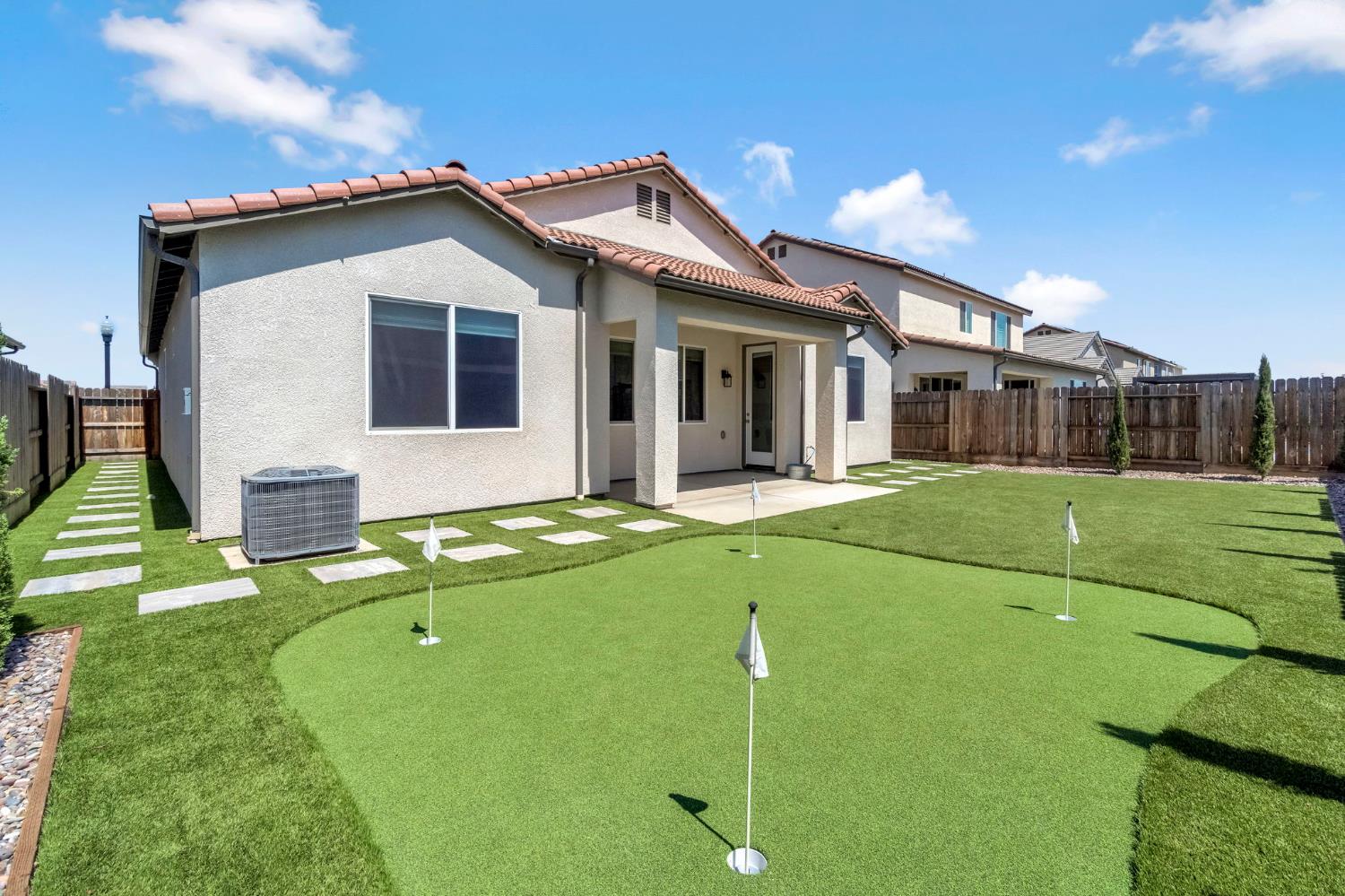 1178 Pinnacle Dr W, Madera, CA 93636