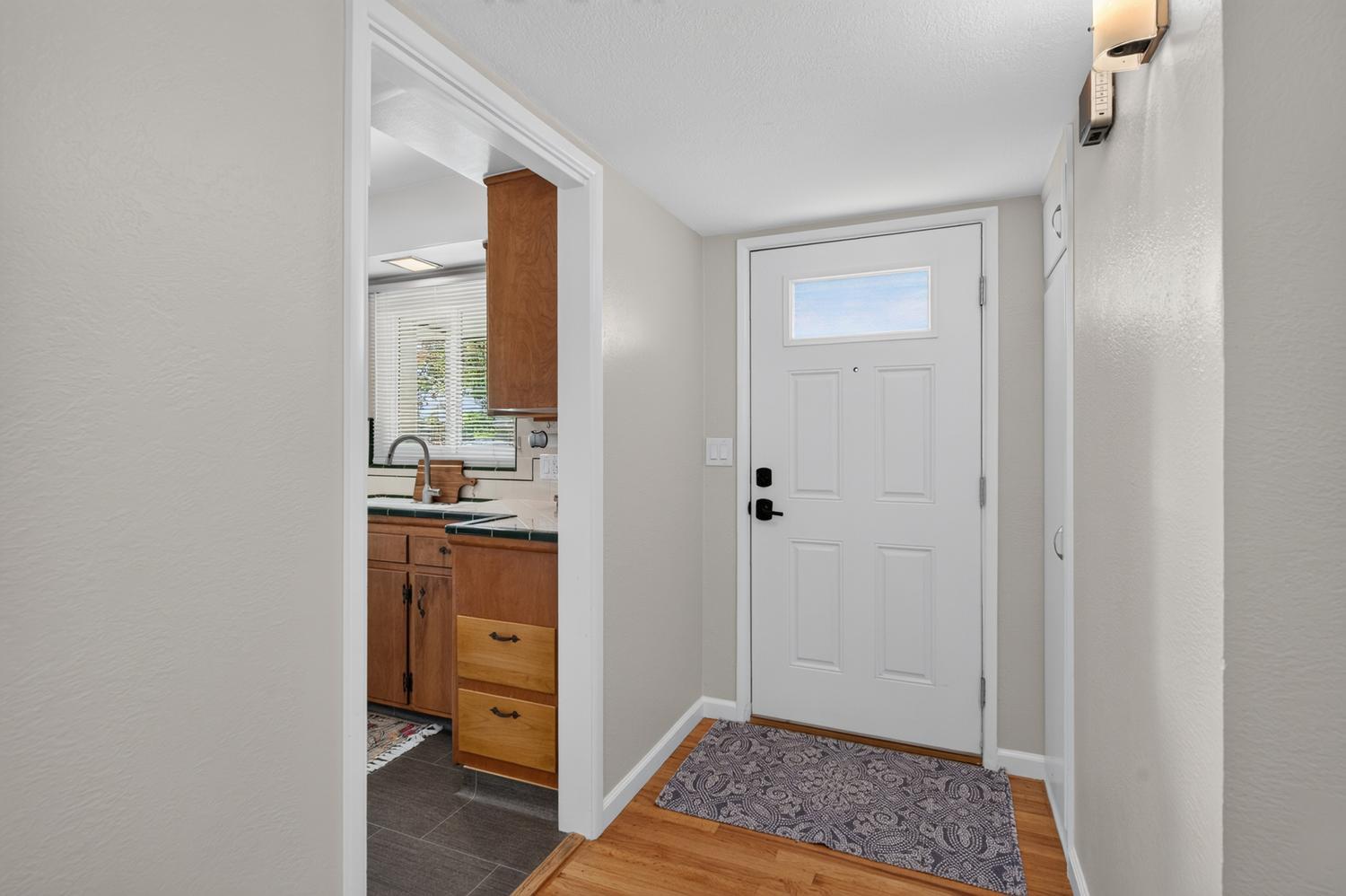 75 W Sierra Ave, Clovis, CA 93612