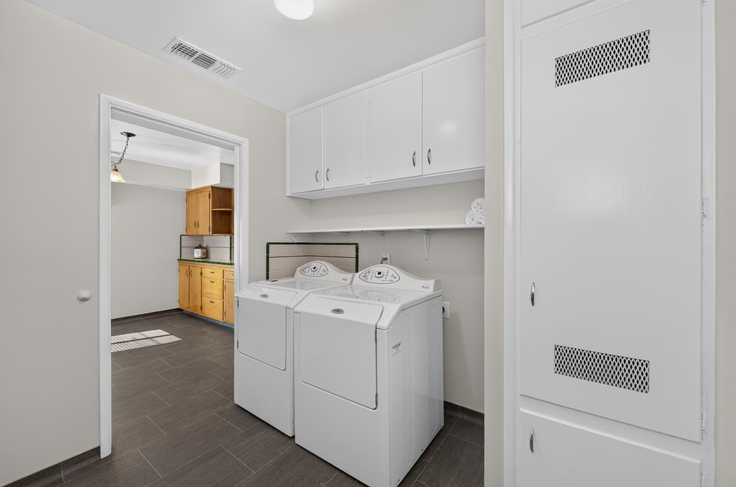 75 W Sierra Ave, Clovis, CA 93612