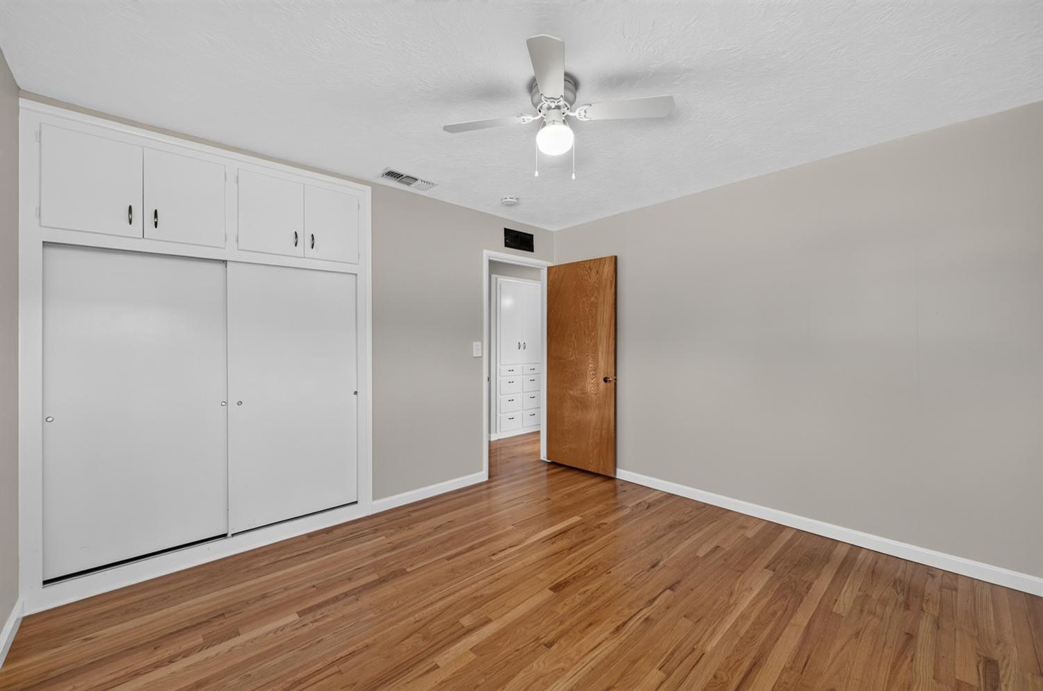 75 W Sierra Ave, Clovis, CA 93612