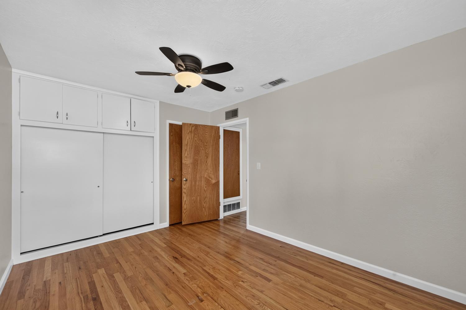 75 W Sierra Ave, Clovis, CA 93612