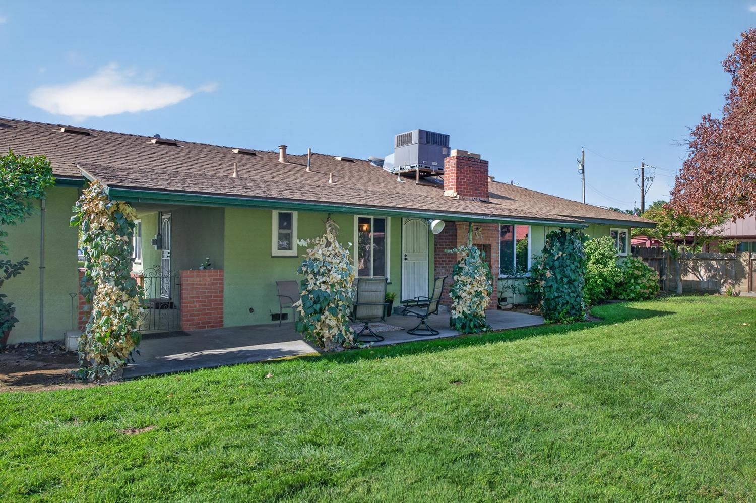 75 W Sierra Ave, Clovis, CA 93612