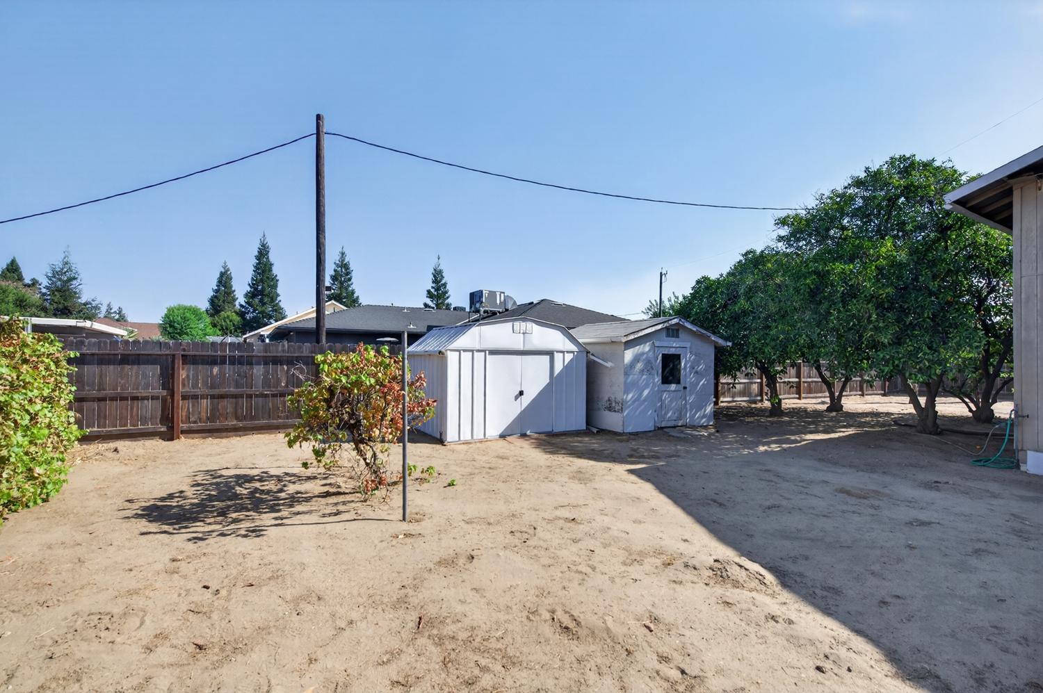 75 W Sierra Ave, Clovis, CA 93612