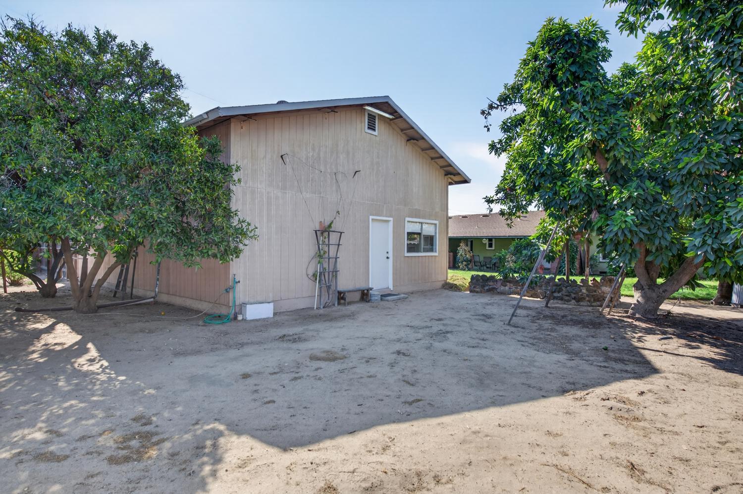 75 W Sierra Ave, Clovis, CA 93612