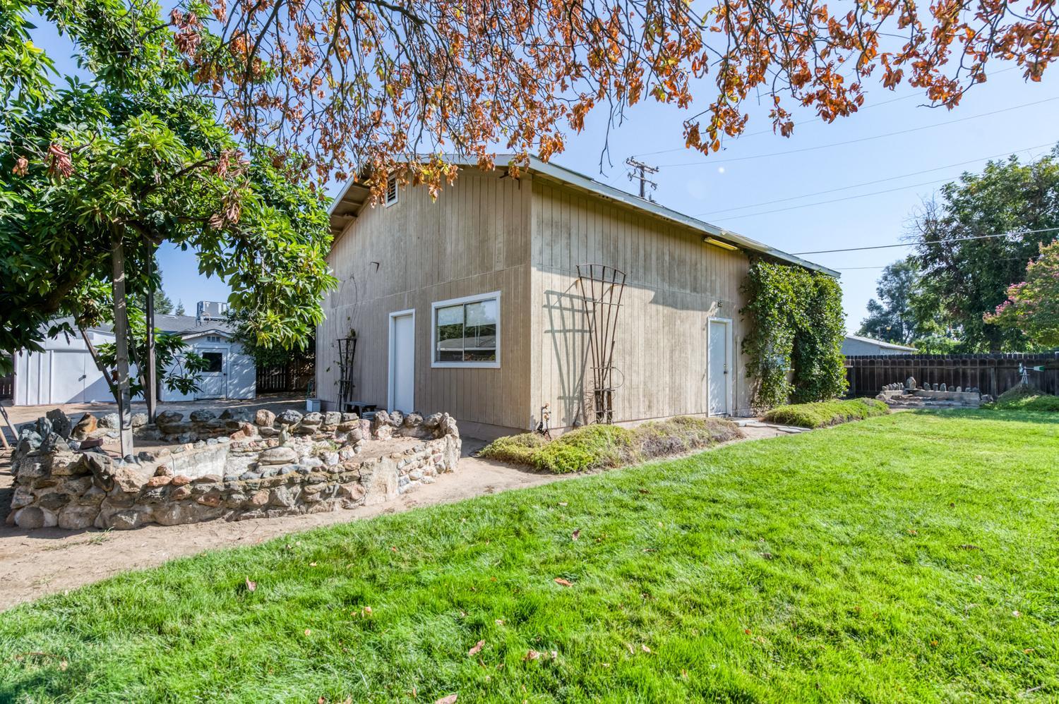 75 W Sierra Ave, Clovis, CA 93612