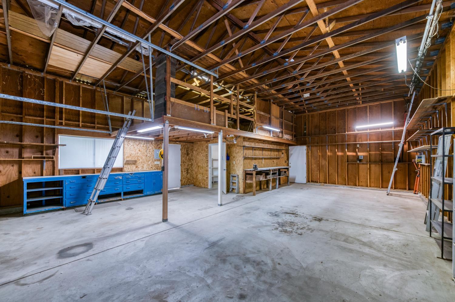 75 W Sierra Ave, Clovis, CA 93612