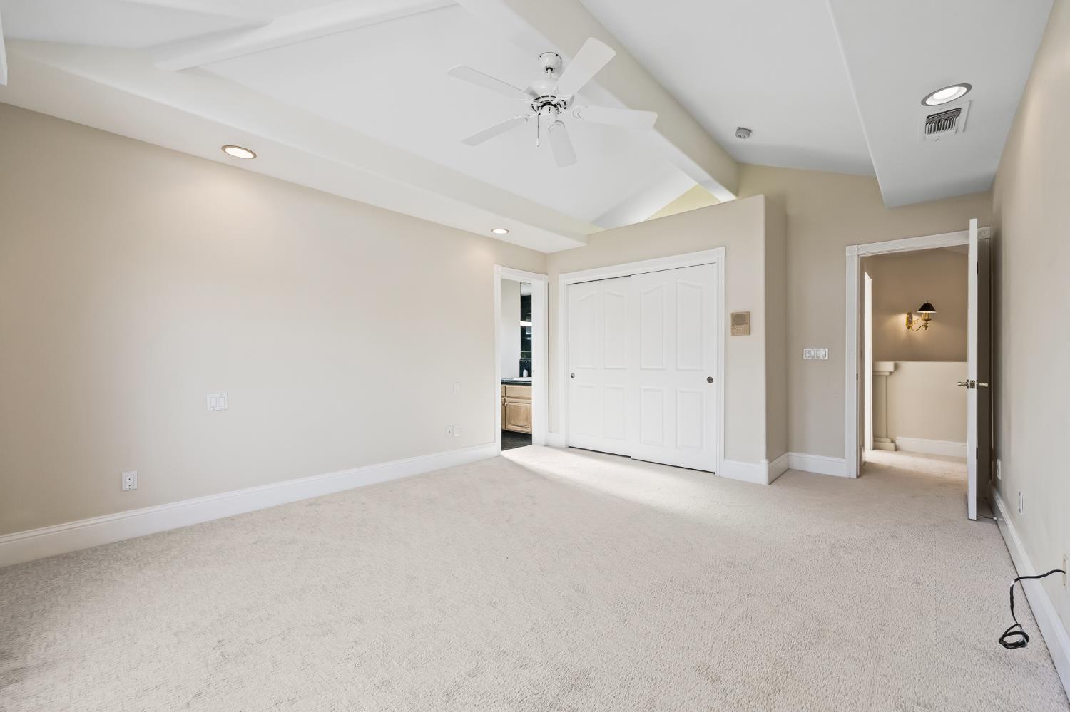1094 E Newhall Dr, Fresno, CA 93720