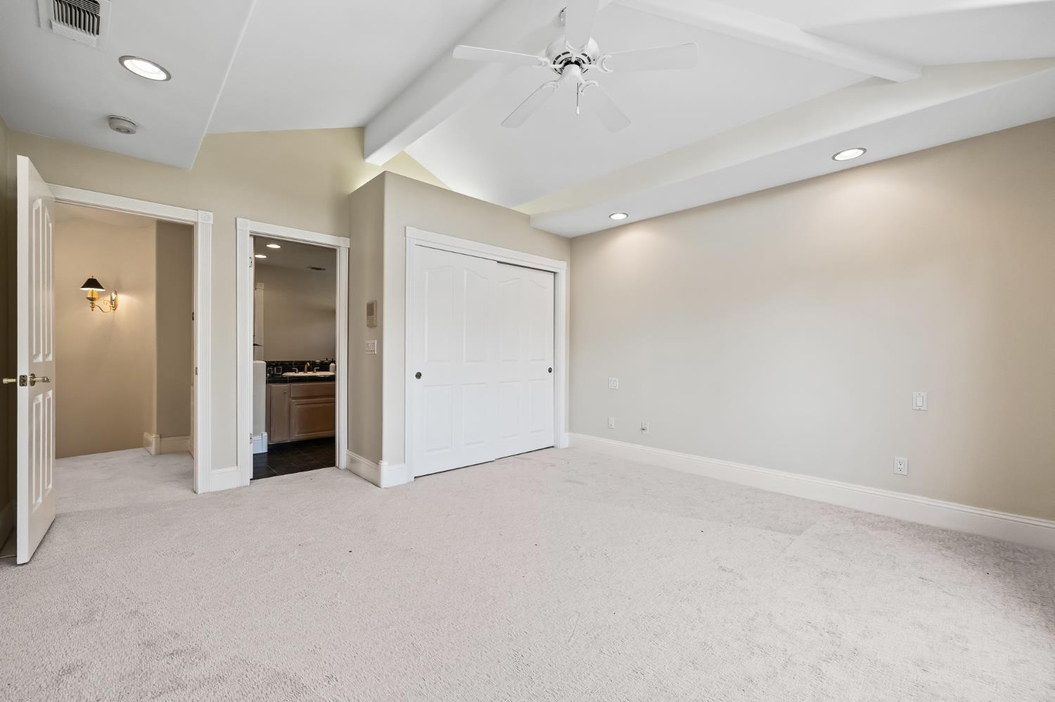 1094 E Newhall Dr, Fresno, CA 93720
