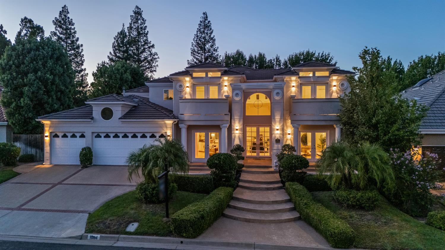 1094 E Newhall Dr, Fresno, CA 93720