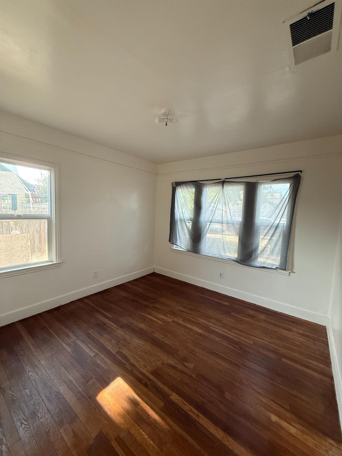 631 E Ventura, Tulare, CA 93274