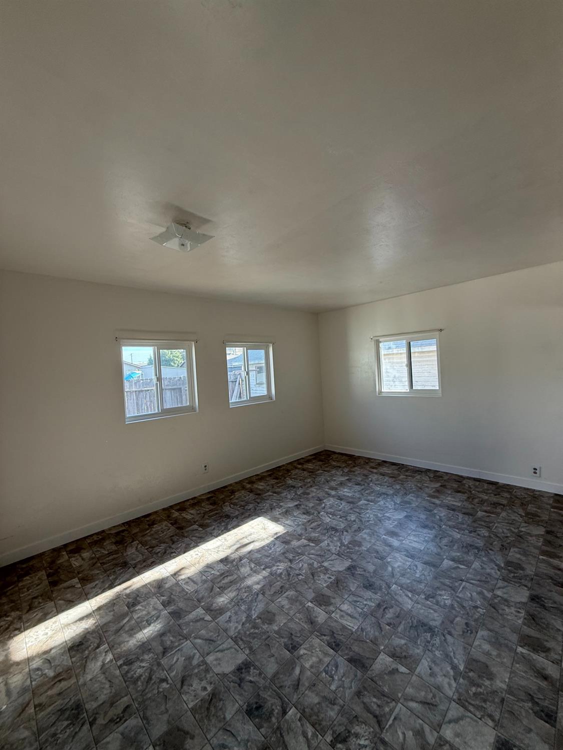 631 E Ventura, Tulare, CA 93274