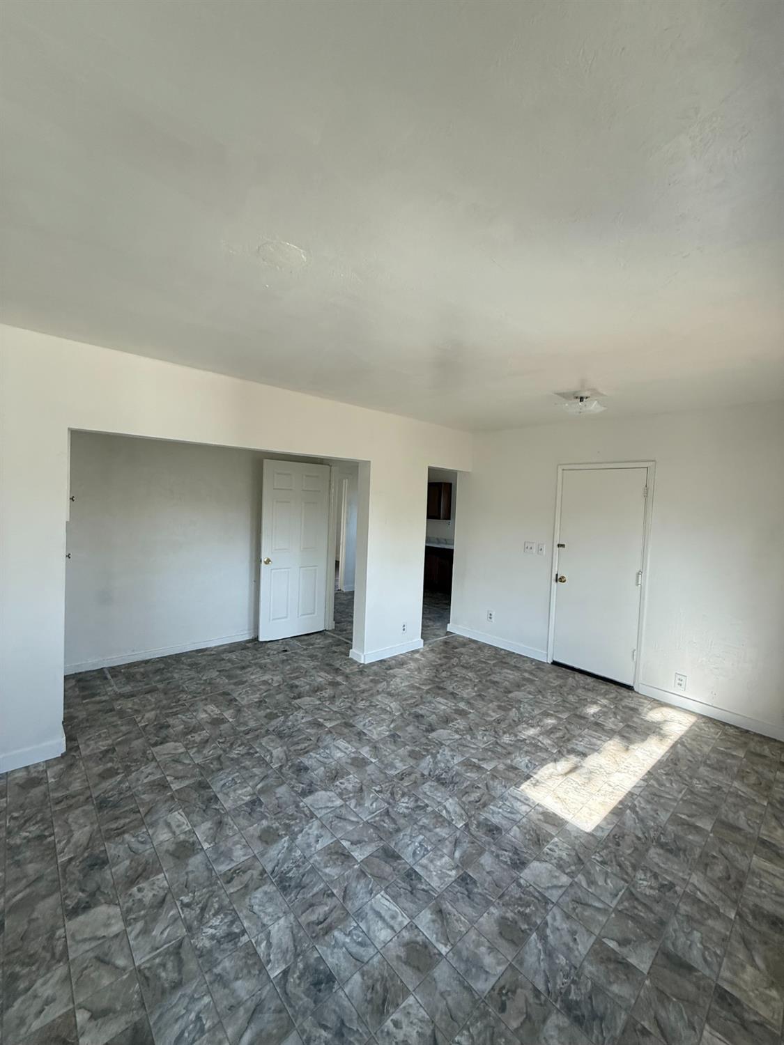 631 E Ventura, Tulare, CA 93274
