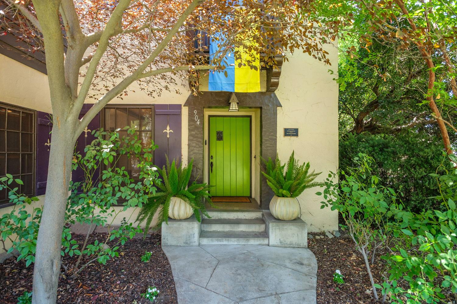 904 E Cambridge Ave, Fresno, CA 93704