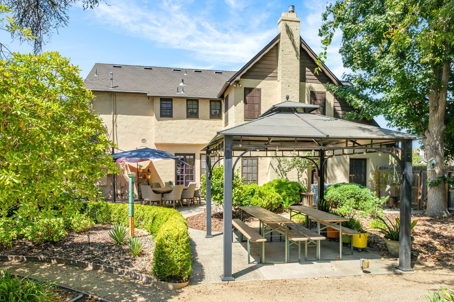 904 E Cambridge Ave, Fresno, CA 93704