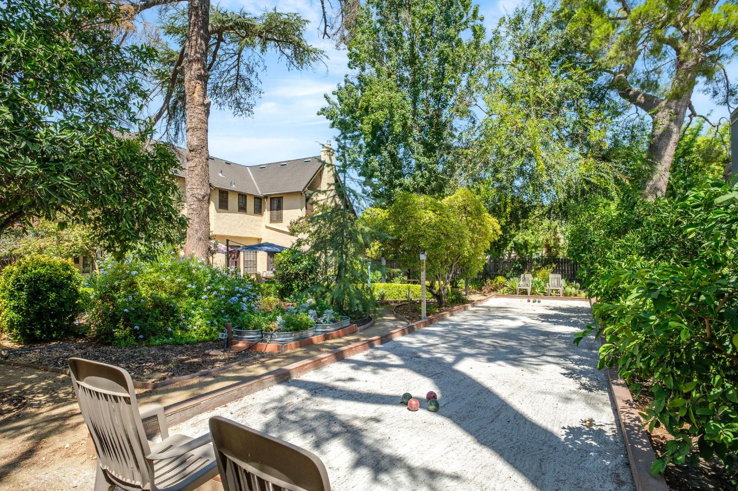 904 E Cambridge Ave, Fresno, CA 93704