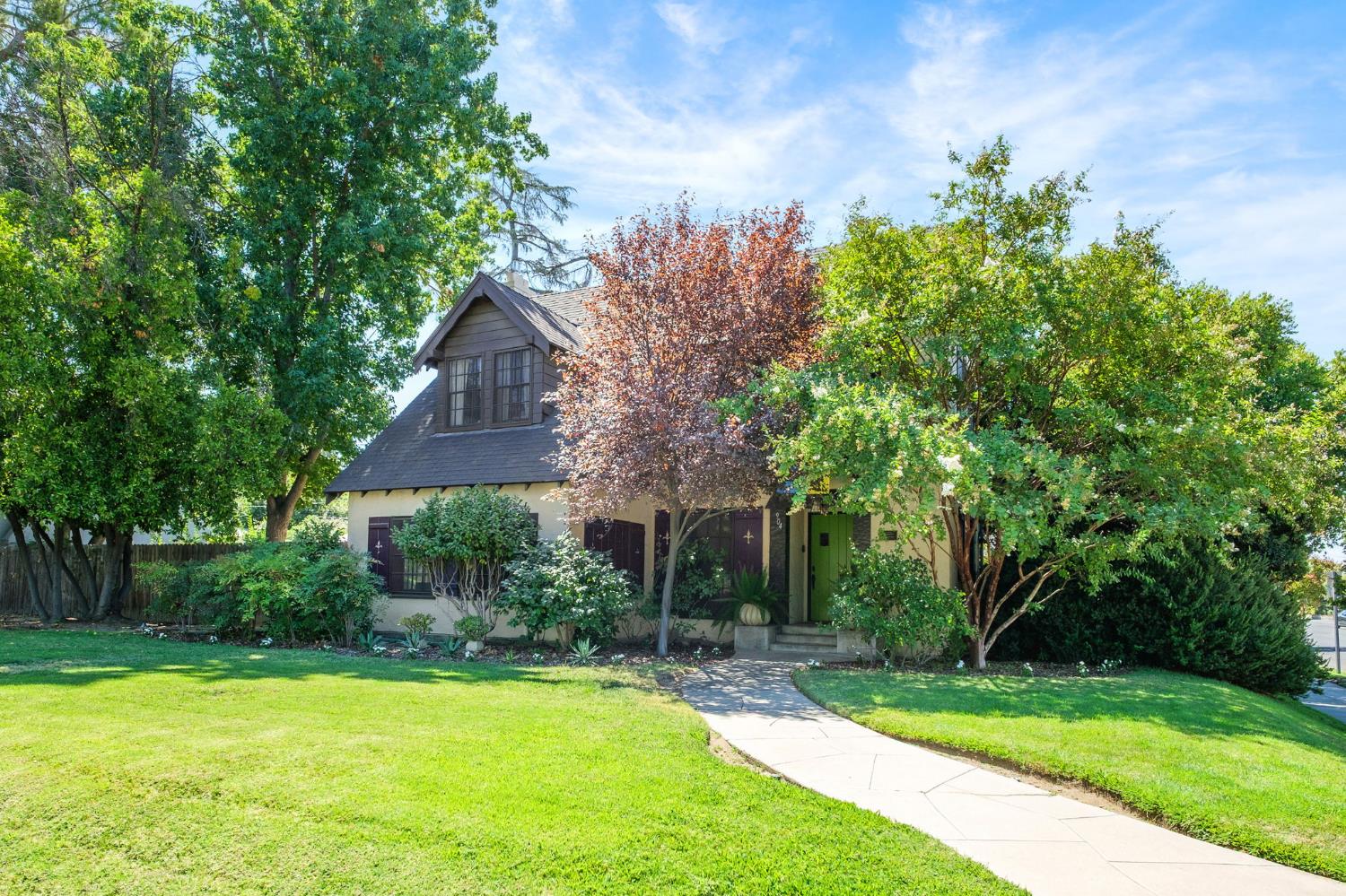 904 E Cambridge Ave, Fresno, CA 93704