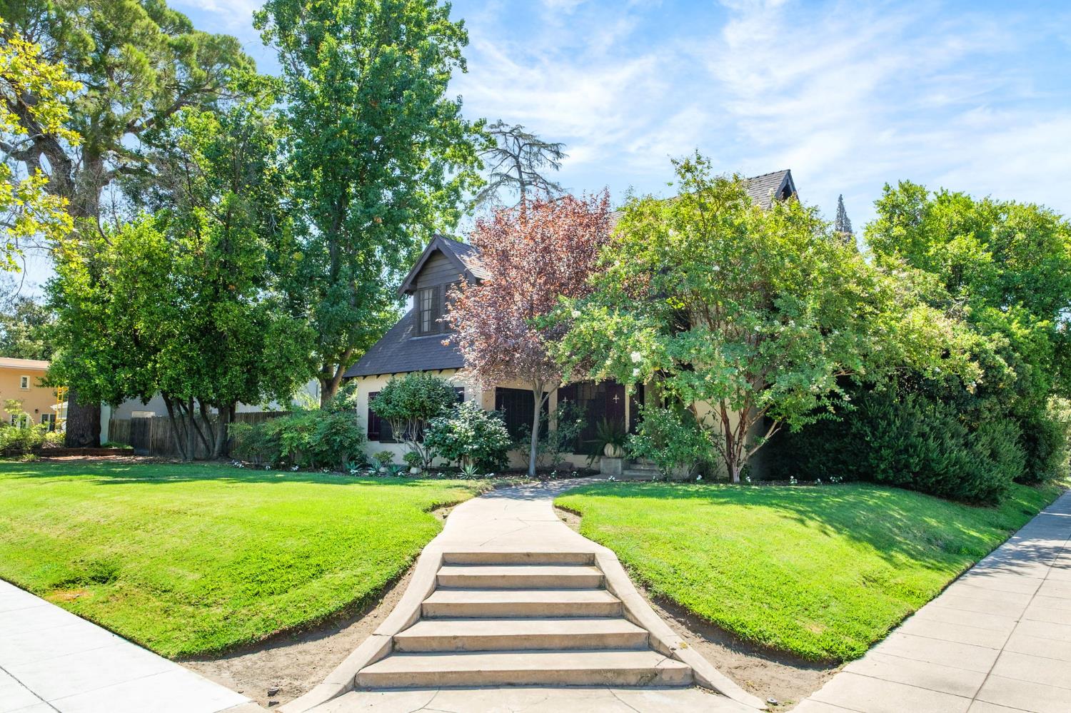904 E Cambridge Ave, Fresno, CA 93704