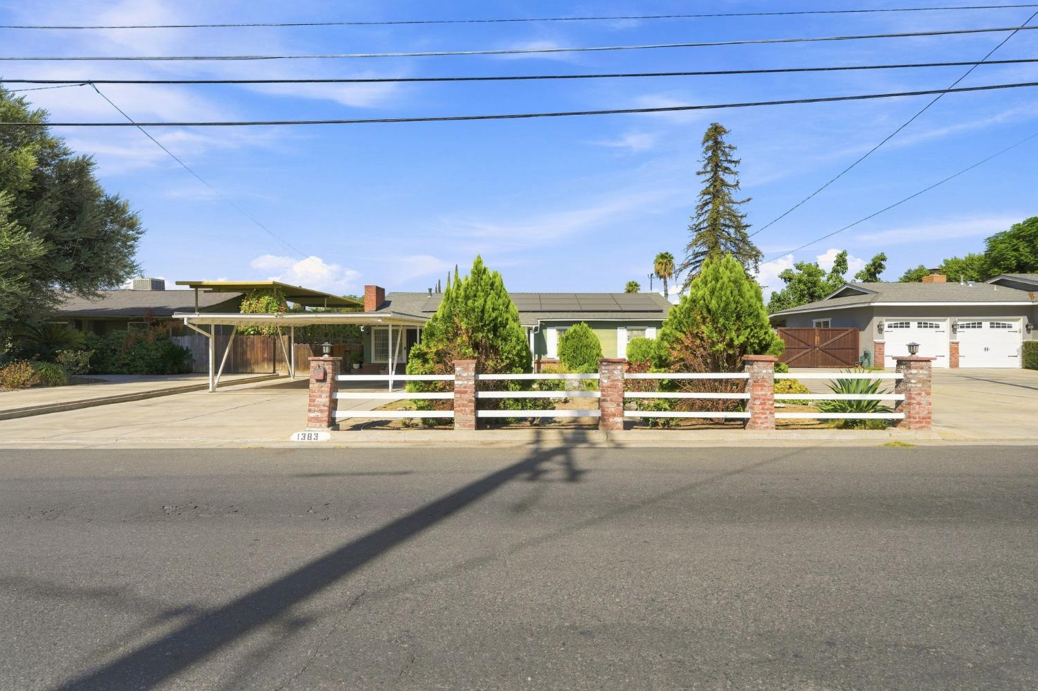 1382 N Oaks St, Tulare, CA 93274