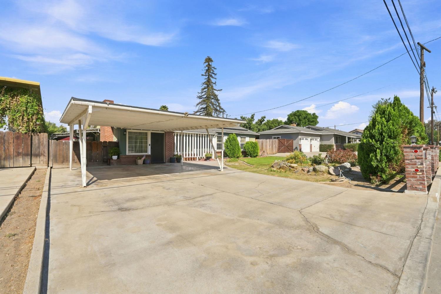 1382 N Oaks St, Tulare, CA 93274