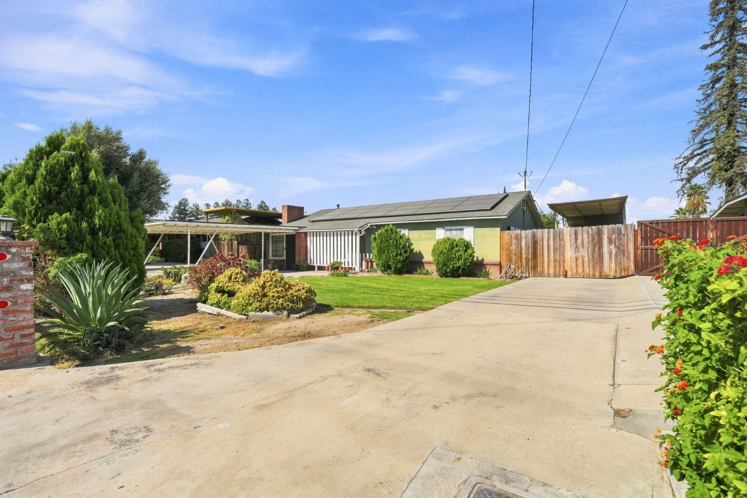 1382 N Oaks St, Tulare, CA 93274