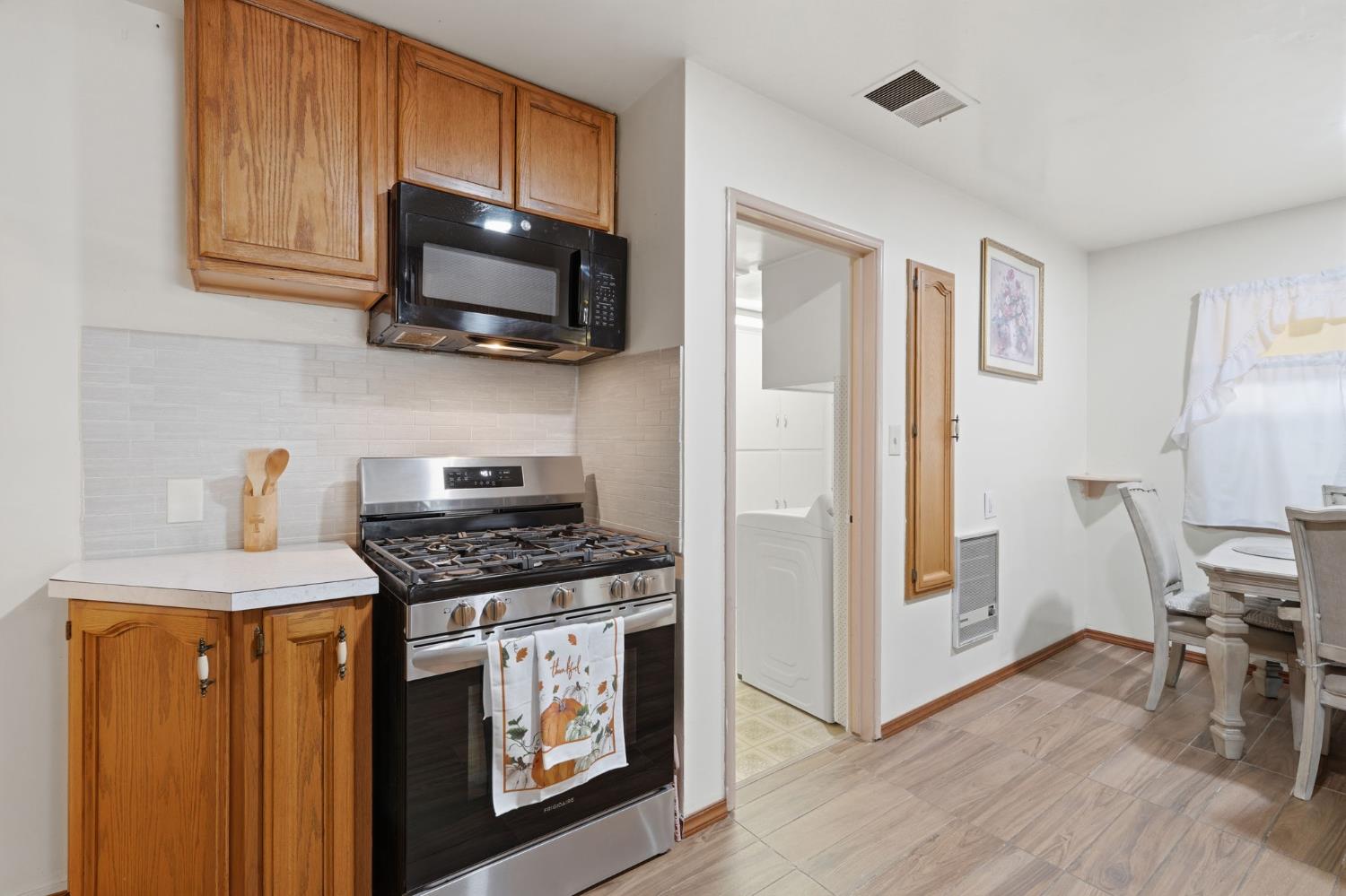 1382 N Oaks St, Tulare, CA 93274