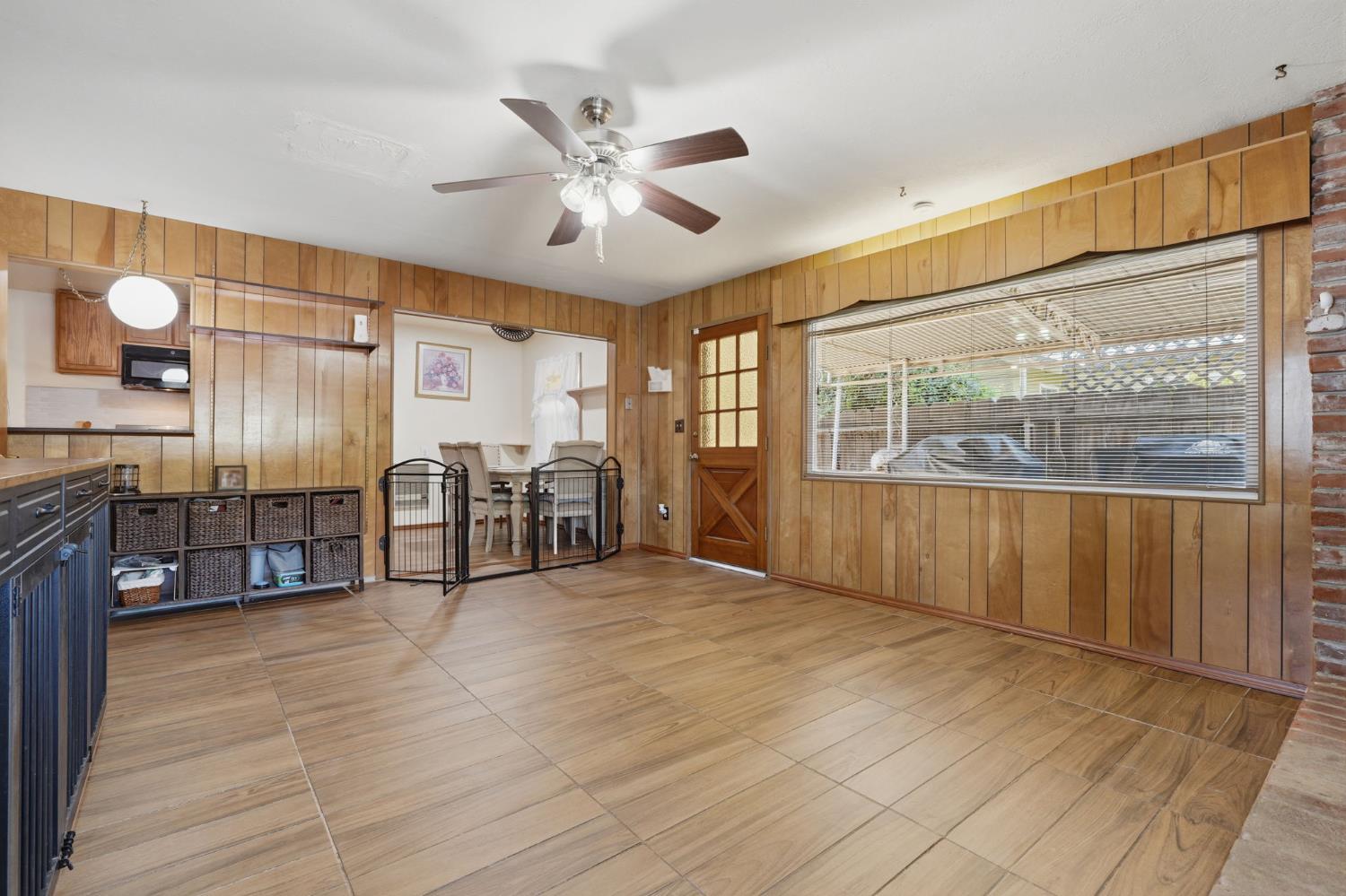 1382 N Oaks St, Tulare, CA 93274