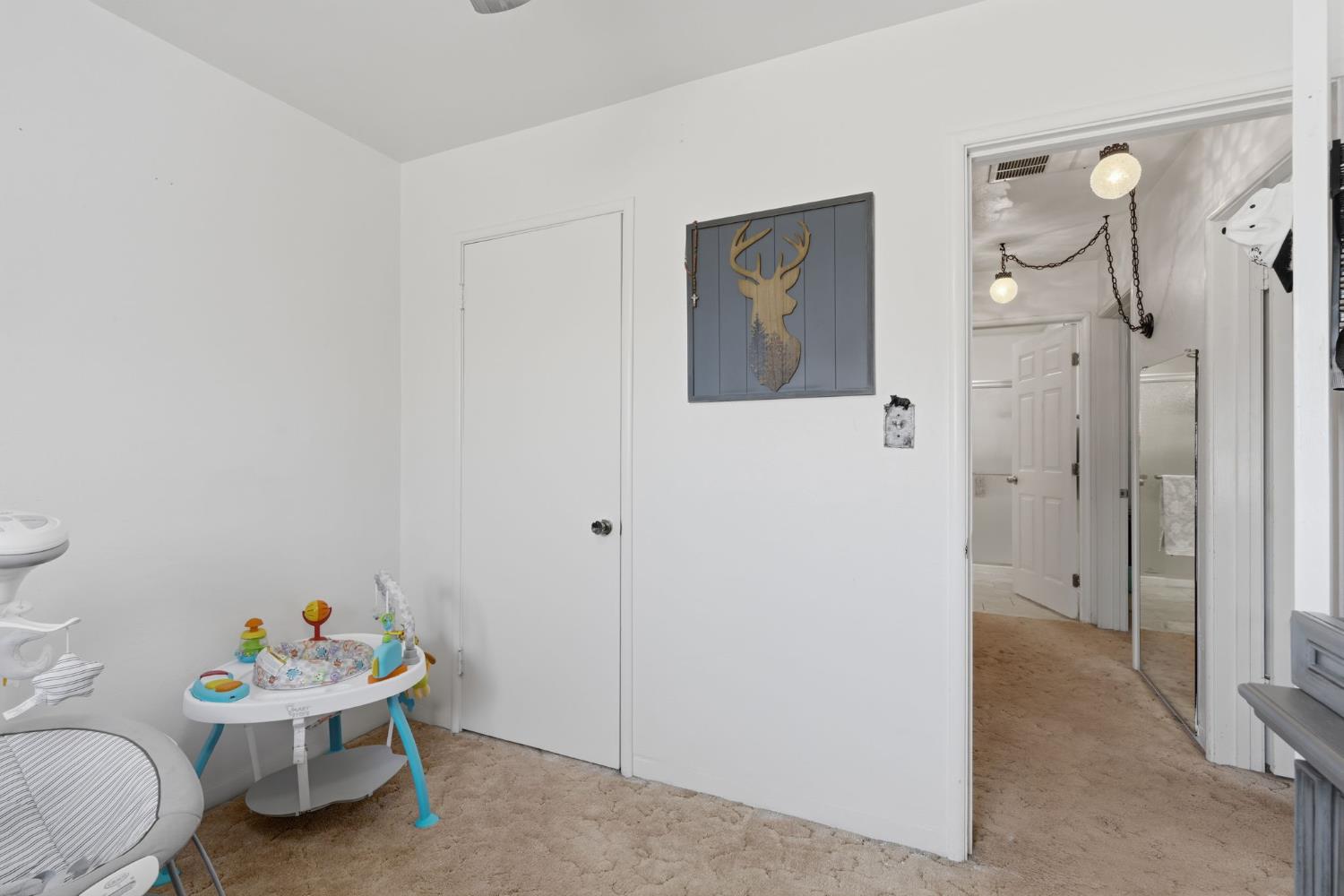 1382 N Oaks St, Tulare, CA 93274