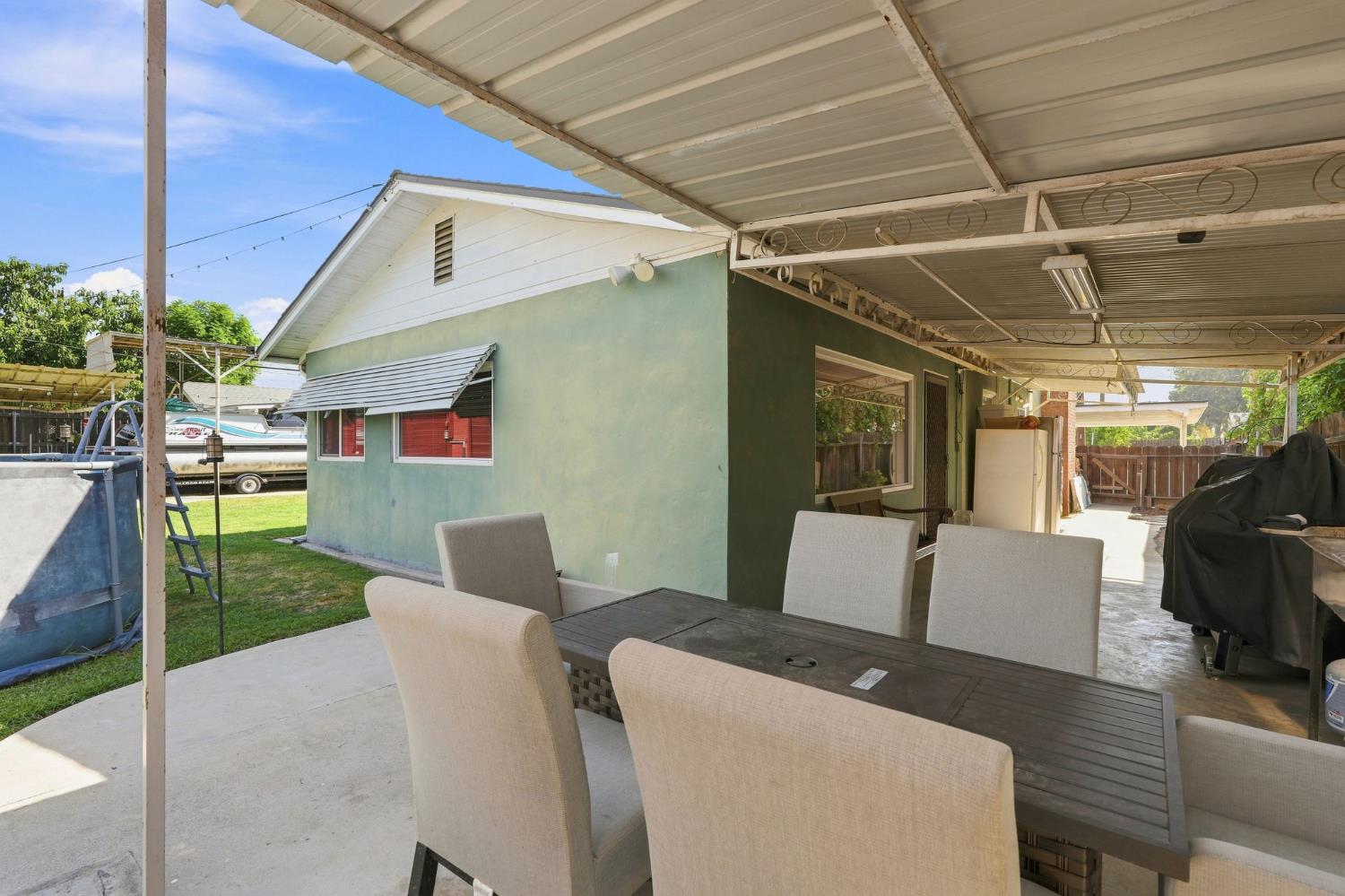 1382 N Oaks St, Tulare, CA 93274