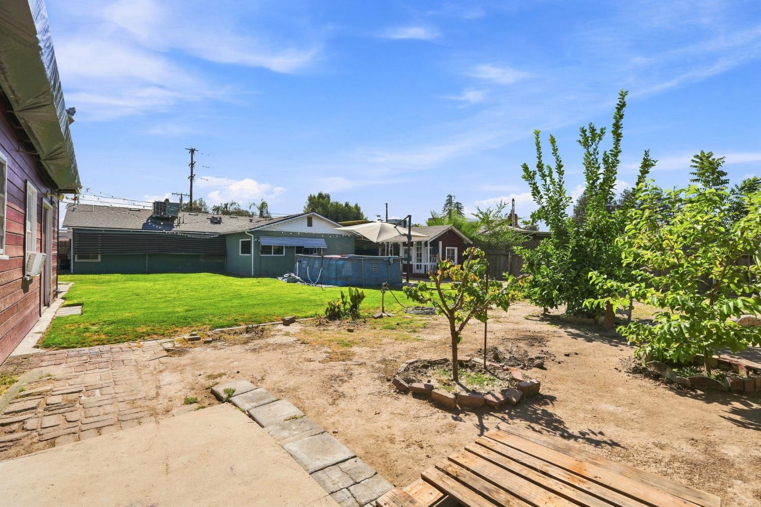 1382 N Oaks St, Tulare, CA 93274