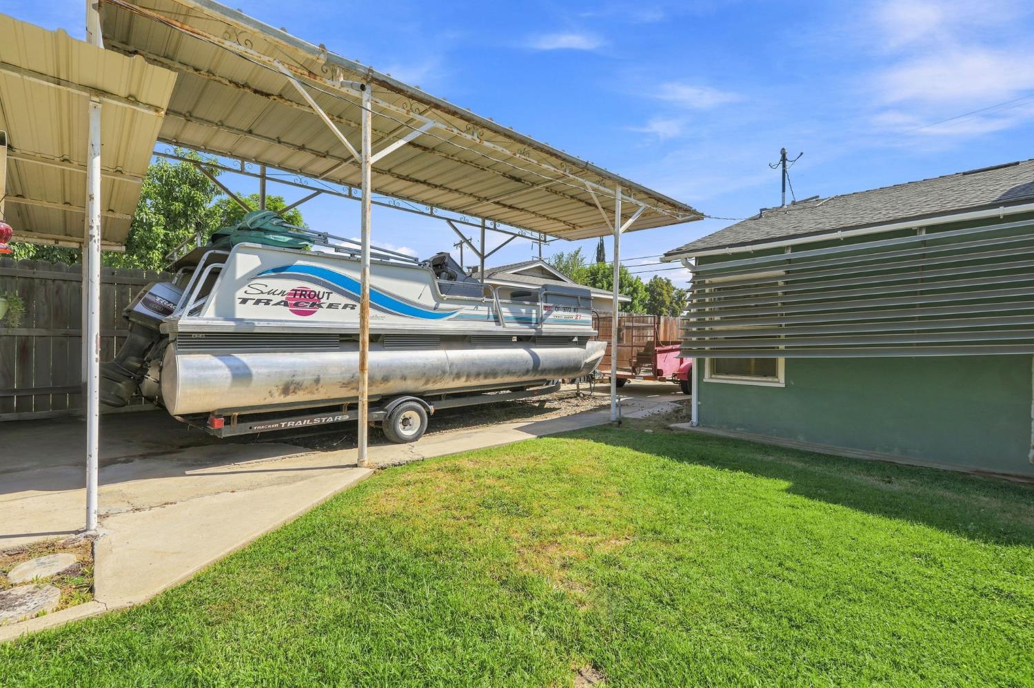 1382 N Oaks St, Tulare, CA 93274