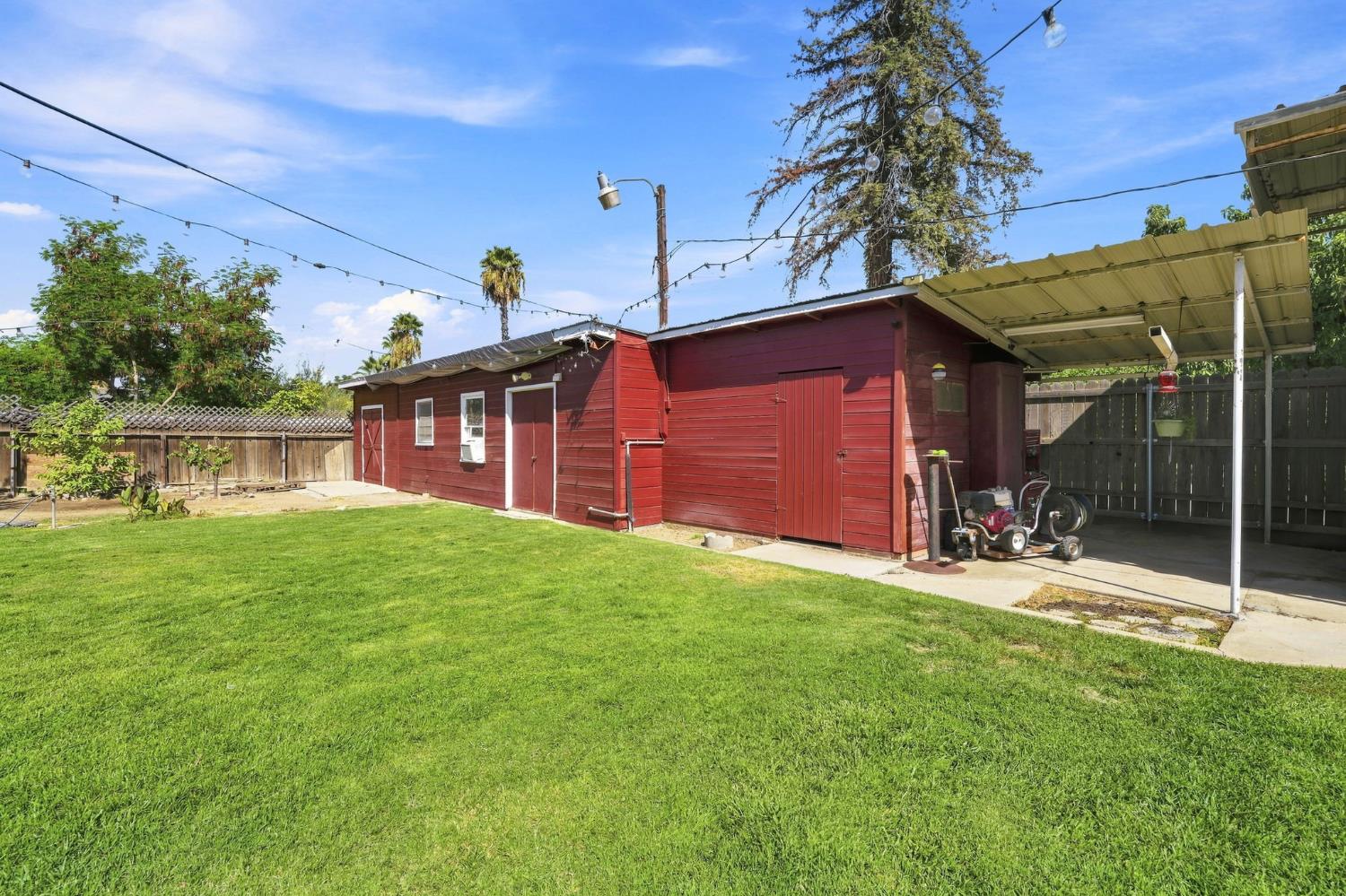 1382 N Oaks St, Tulare, CA 93274