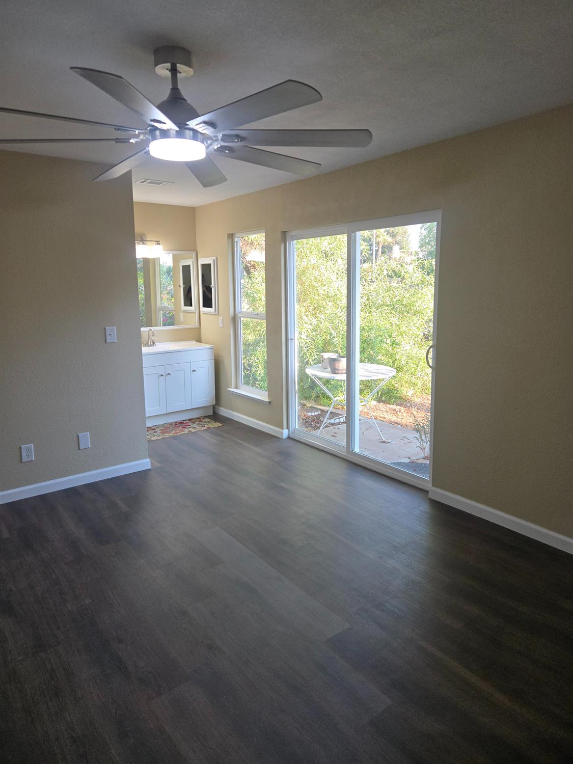 1946 Calimyrna Ave, Clovis, CA 93611