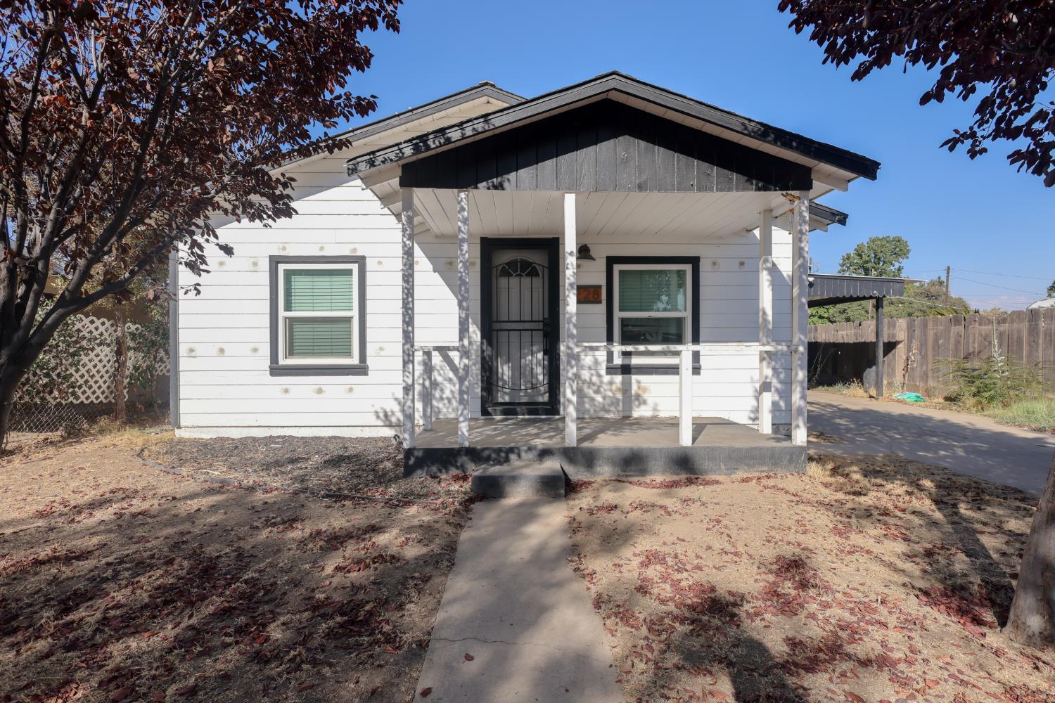 1228 C St, Reedley, CA 93654