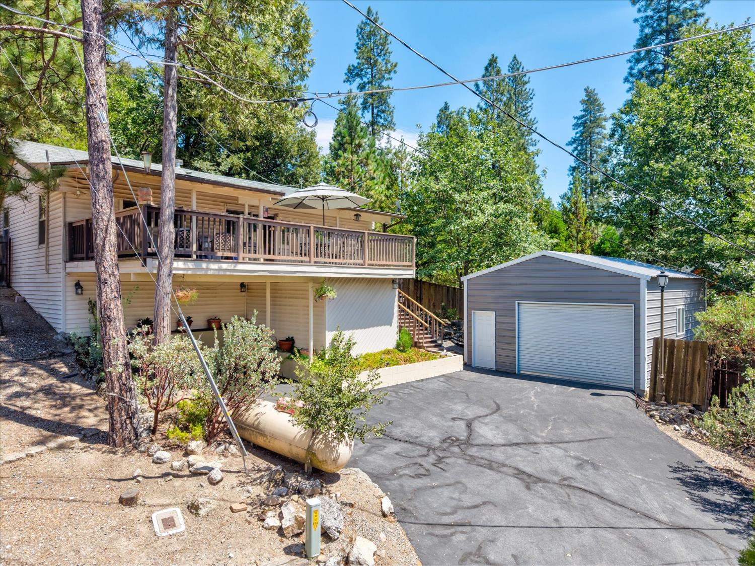 53746 Acorn Rd, Bass Lake, CA 93604
