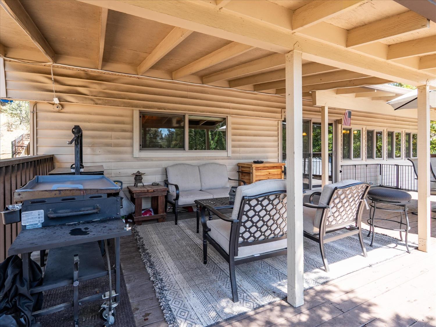 53746 Acorn Rd, Bass Lake, CA 93604