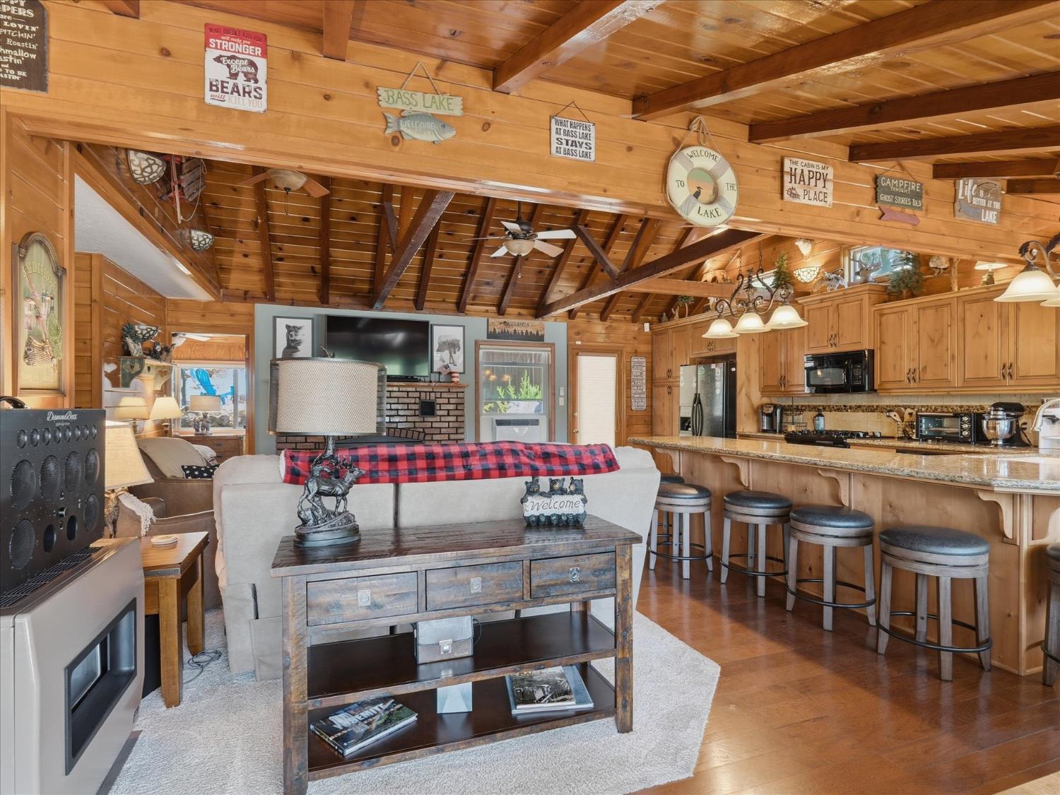 53746 Acorn Rd, Bass Lake, CA 93604