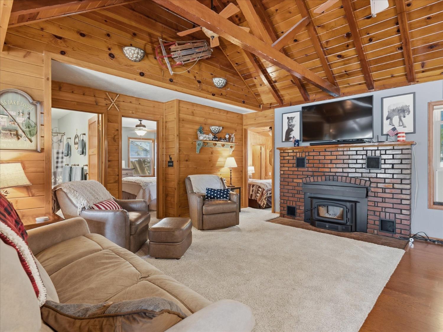 53746 Acorn Rd, Bass Lake, CA 93604
