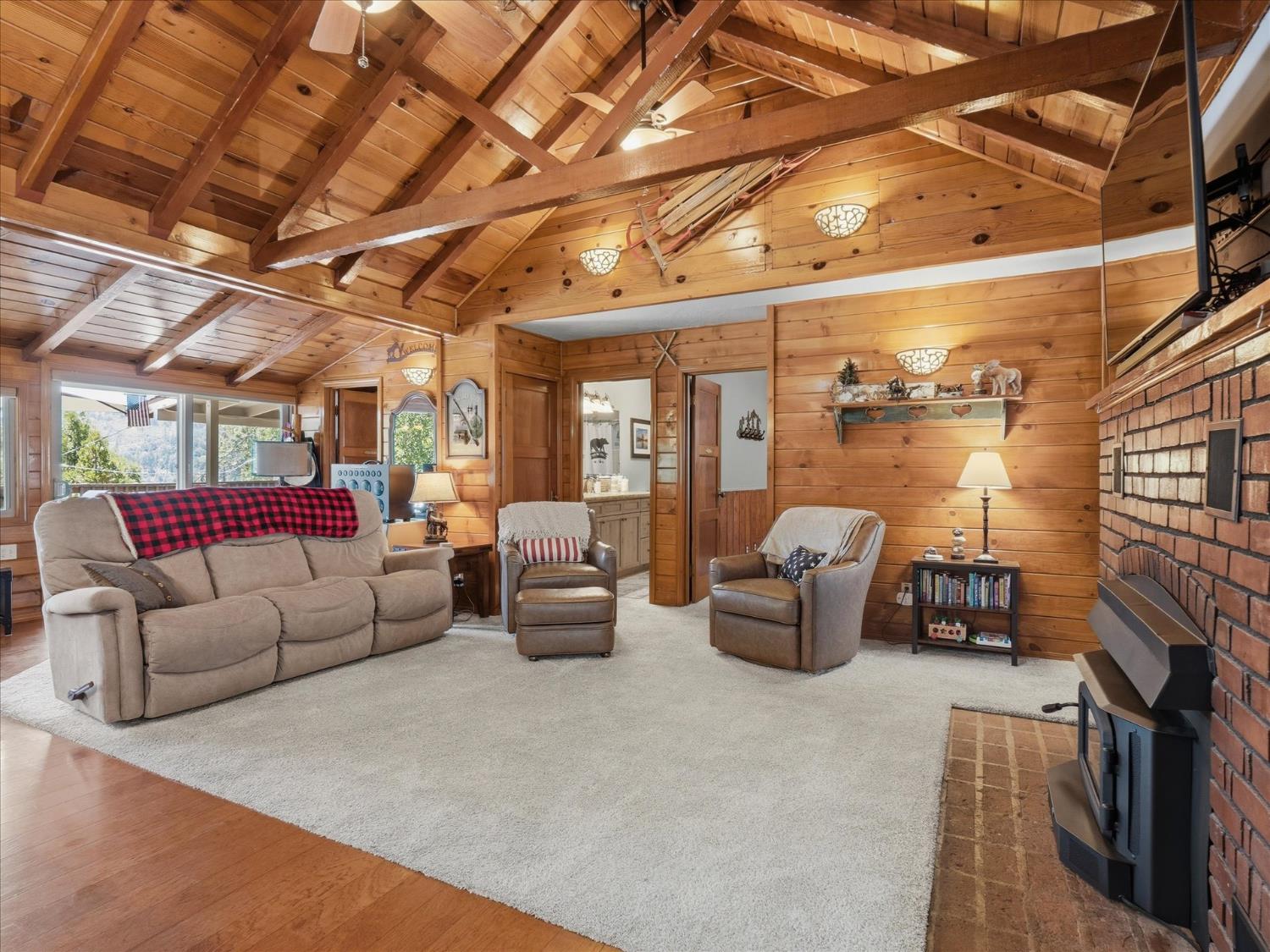 53746 Acorn Rd, Bass Lake, CA 93604