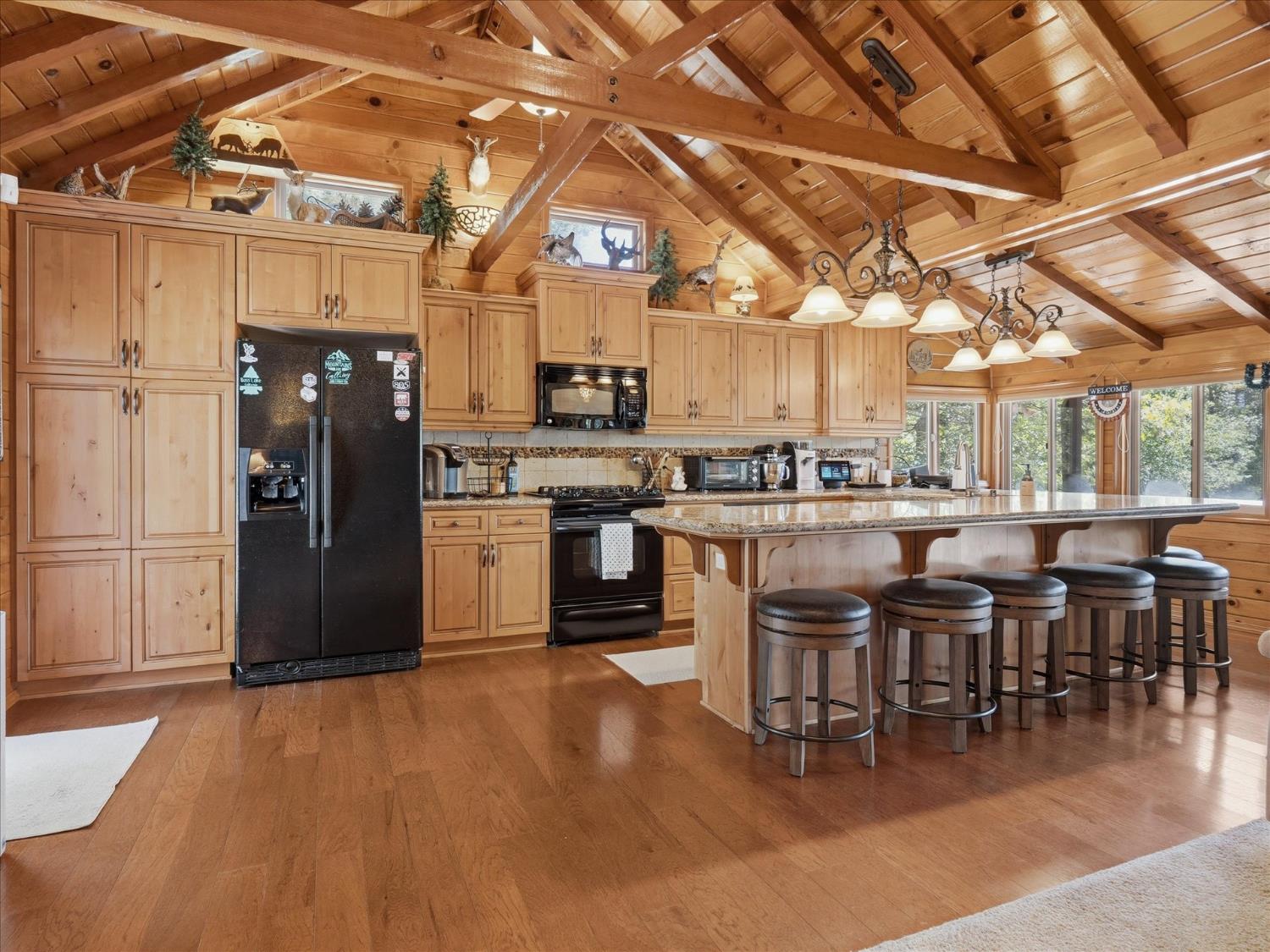 53746 Acorn Rd, Bass Lake, CA 93604