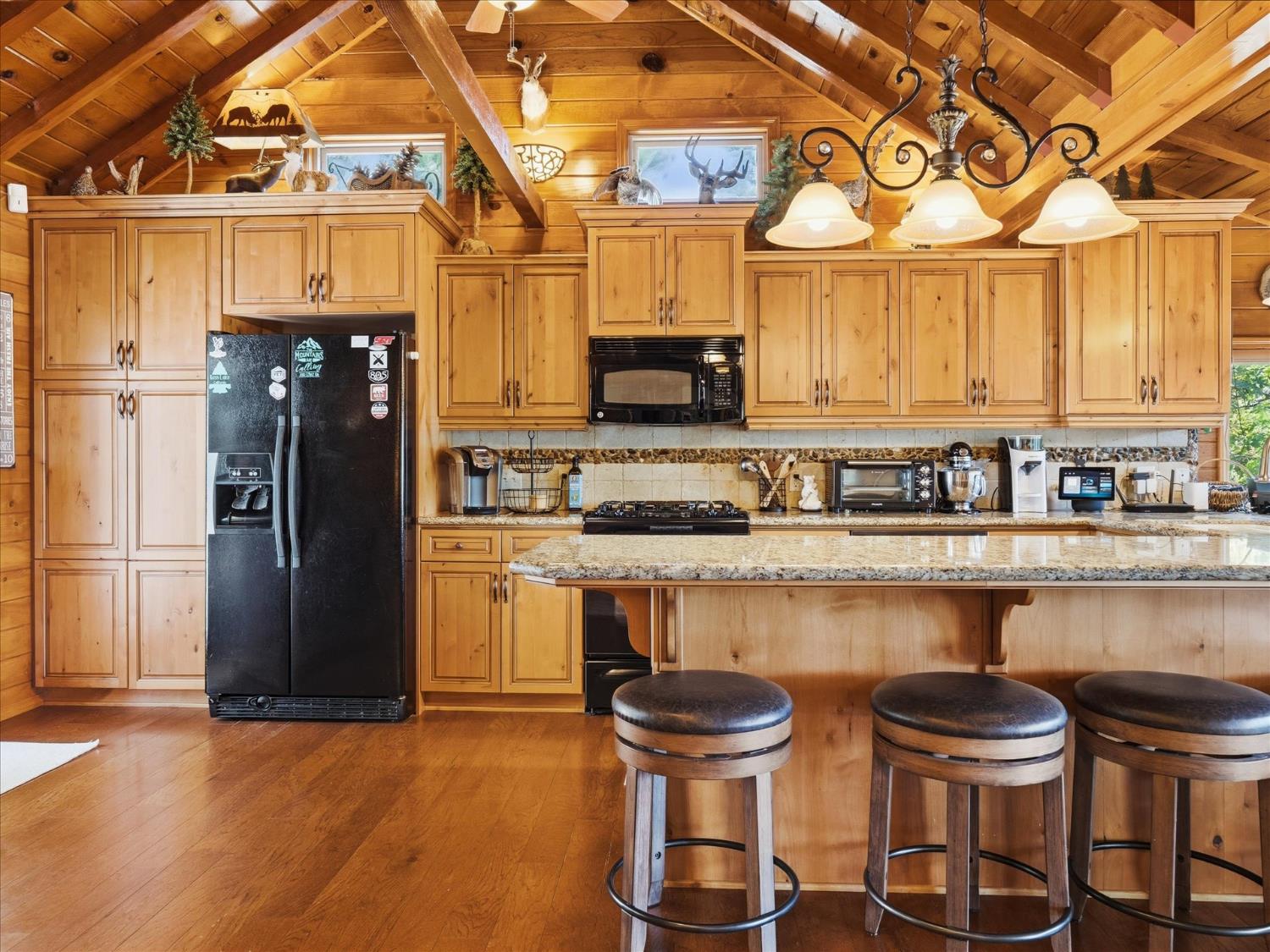 53746 Acorn Rd, Bass Lake, CA 93604