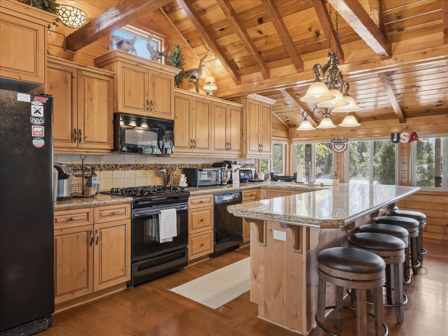 53746 Acorn Rd, Bass Lake, CA 93604