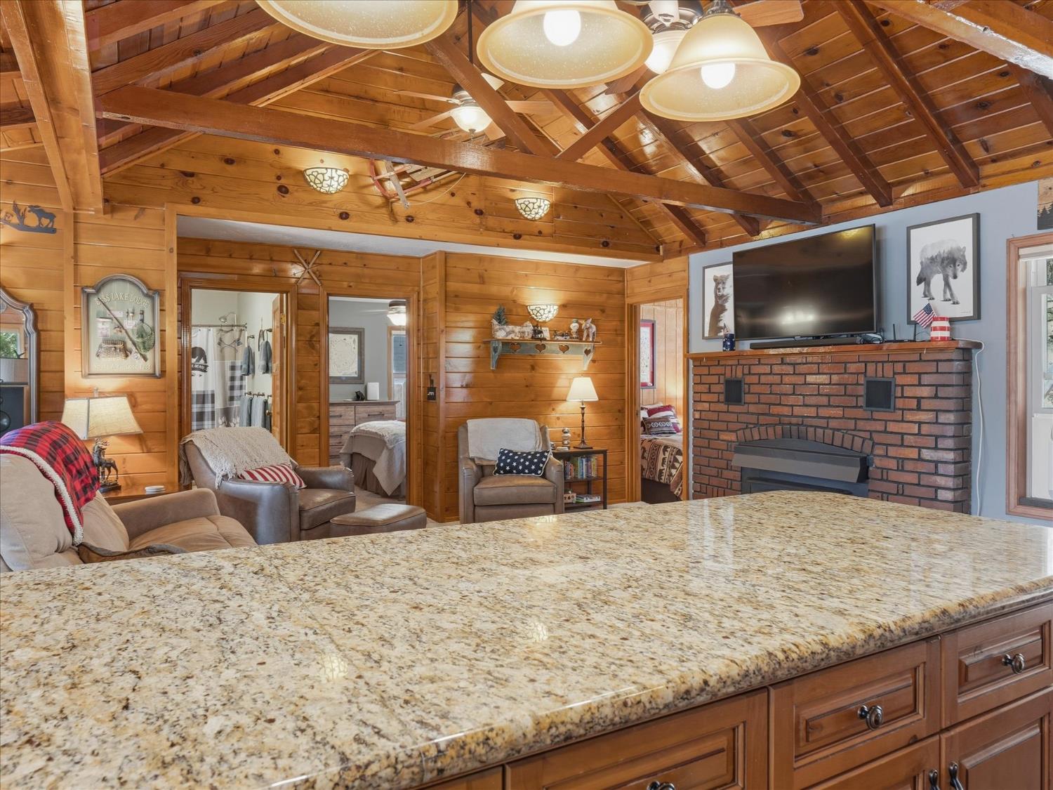 53746 Acorn Rd, Bass Lake, CA 93604