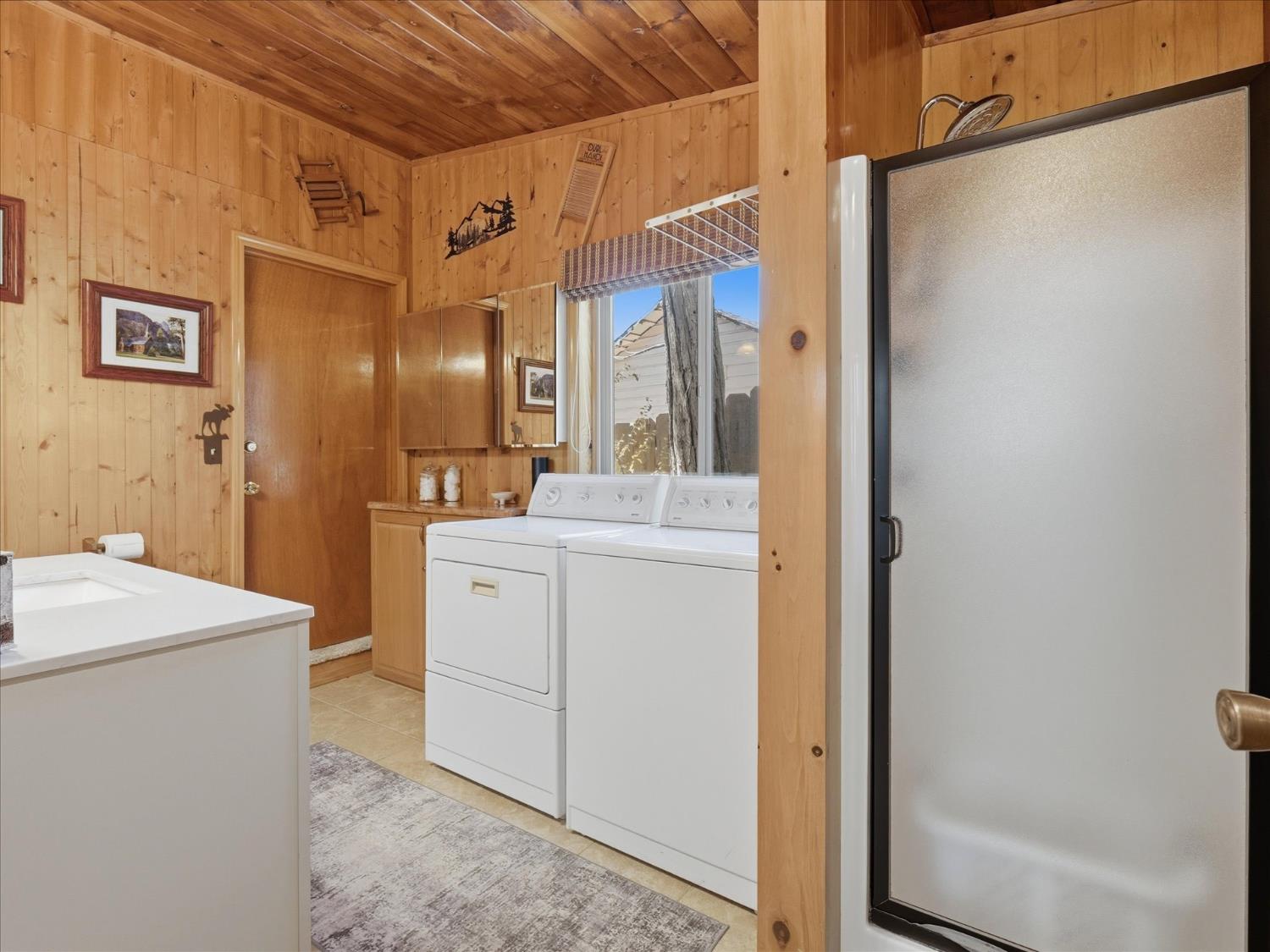 53746 Acorn Rd, Bass Lake, CA 93604