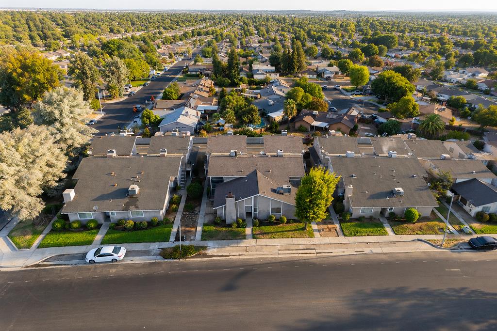 581 W Ashlan Ave, Clovis, CA 93612