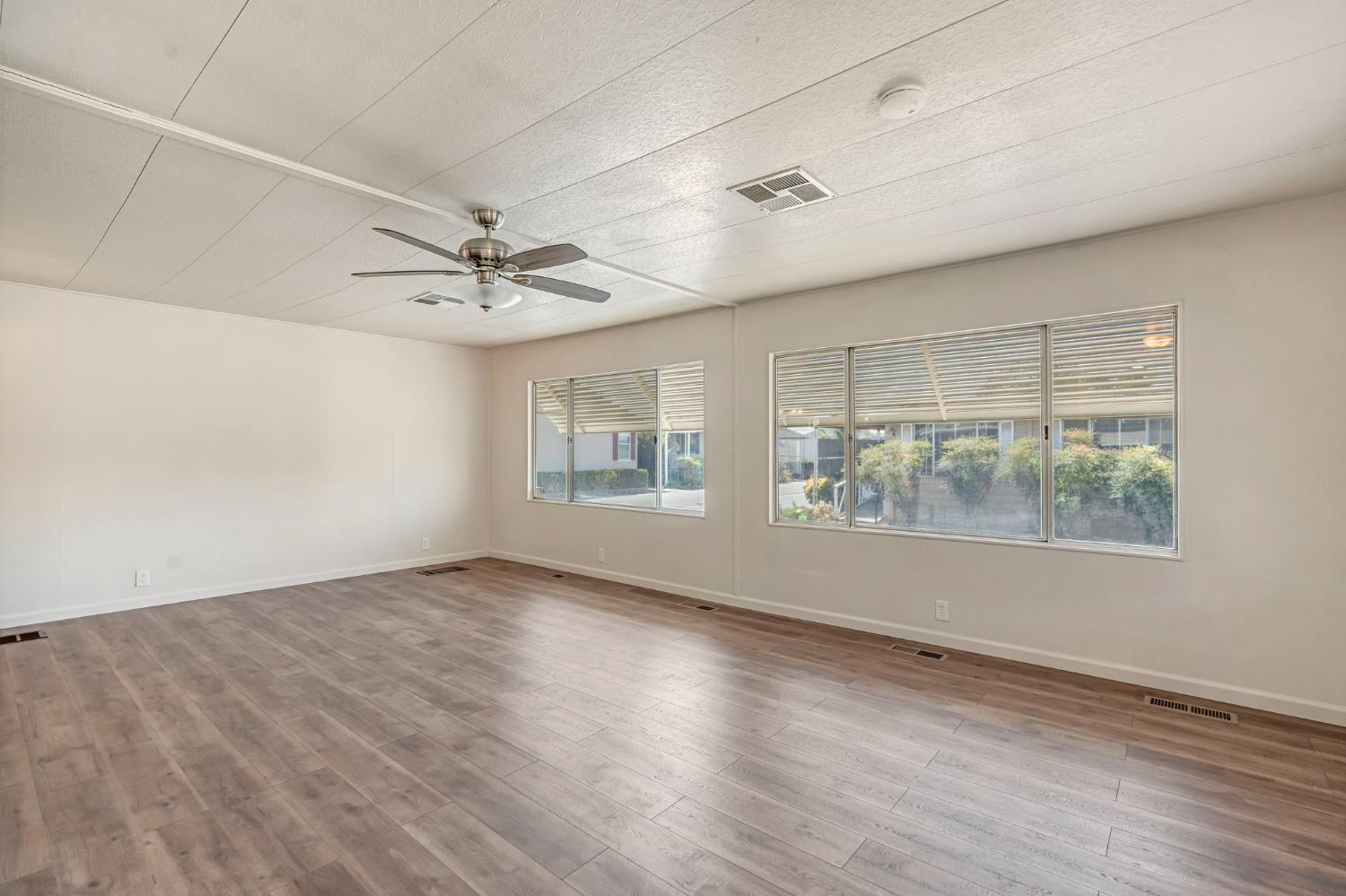 105 W Herndon Ave #132, Pinedale, CA 93650