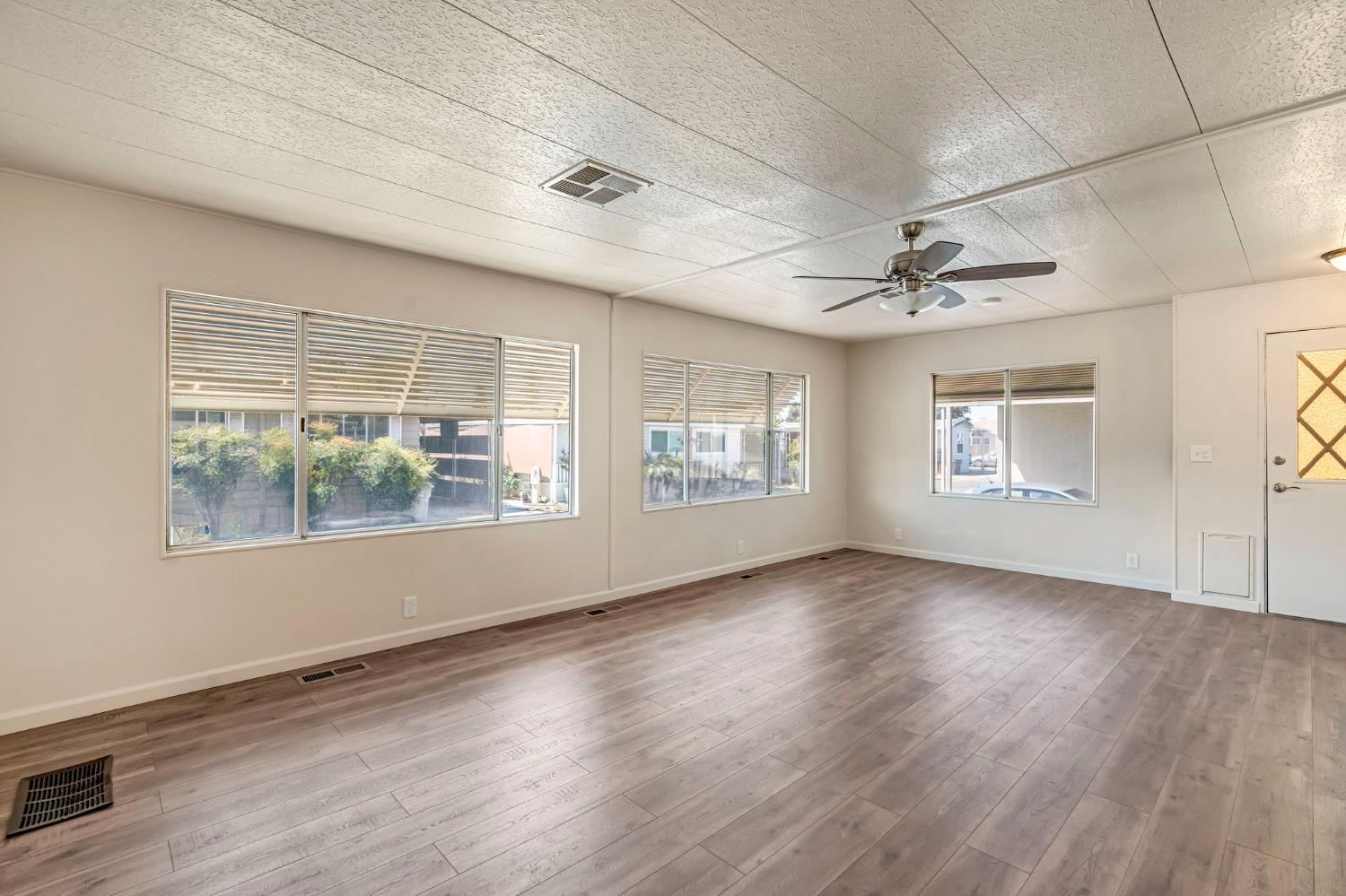 105 W Herndon Ave #132, Pinedale, CA 93650