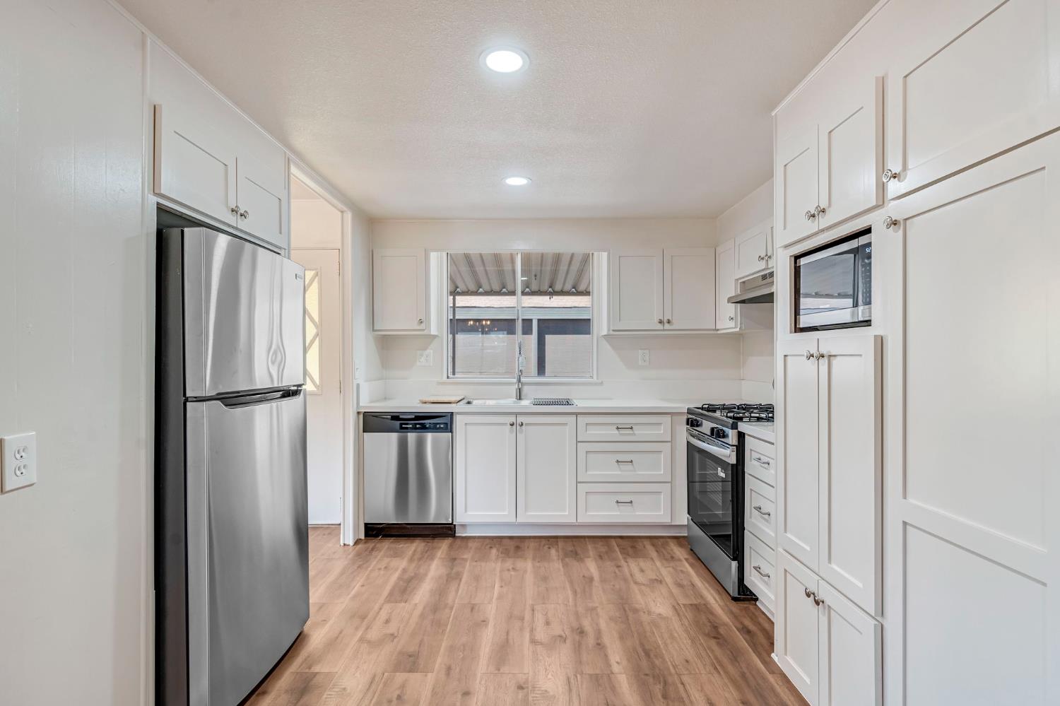 105 W Herndon Ave #132, Pinedale, CA 93650
