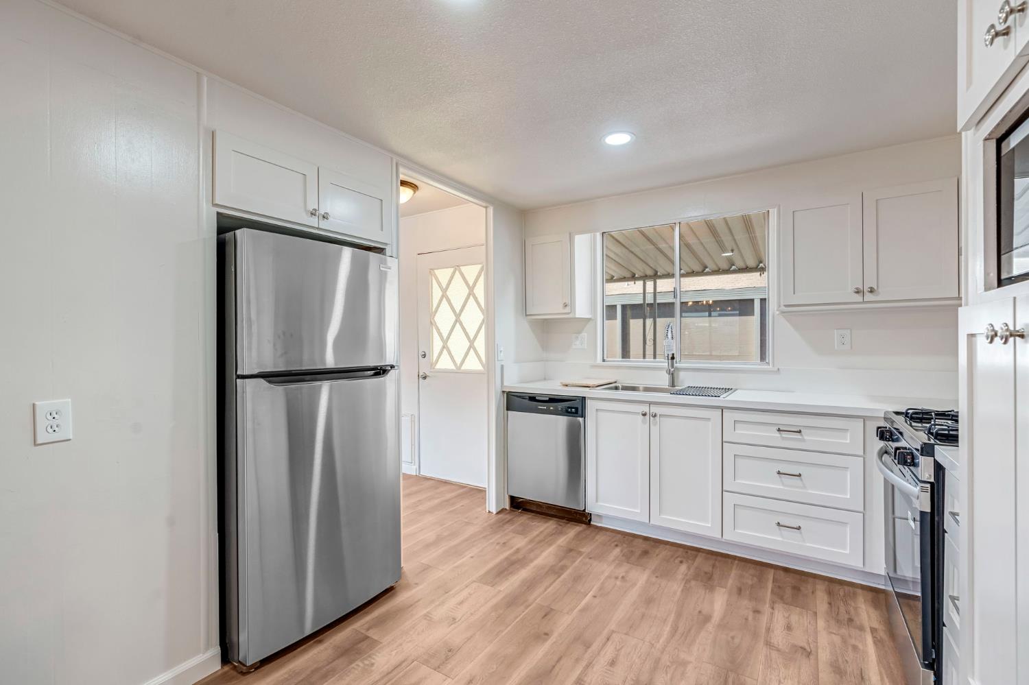 105 W Herndon Ave #132, Pinedale, CA 93650