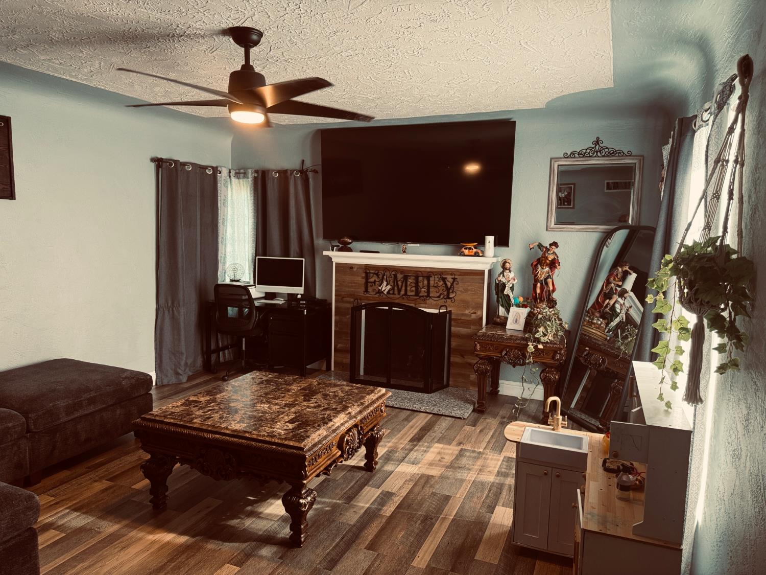 848 W Floradora Ave, Fresno, CA 93728