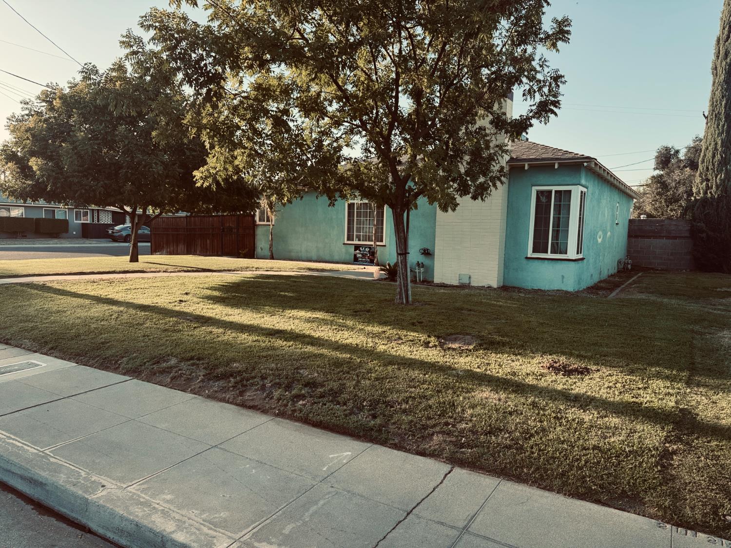 848 W Floradora Ave, Fresno, CA 93728